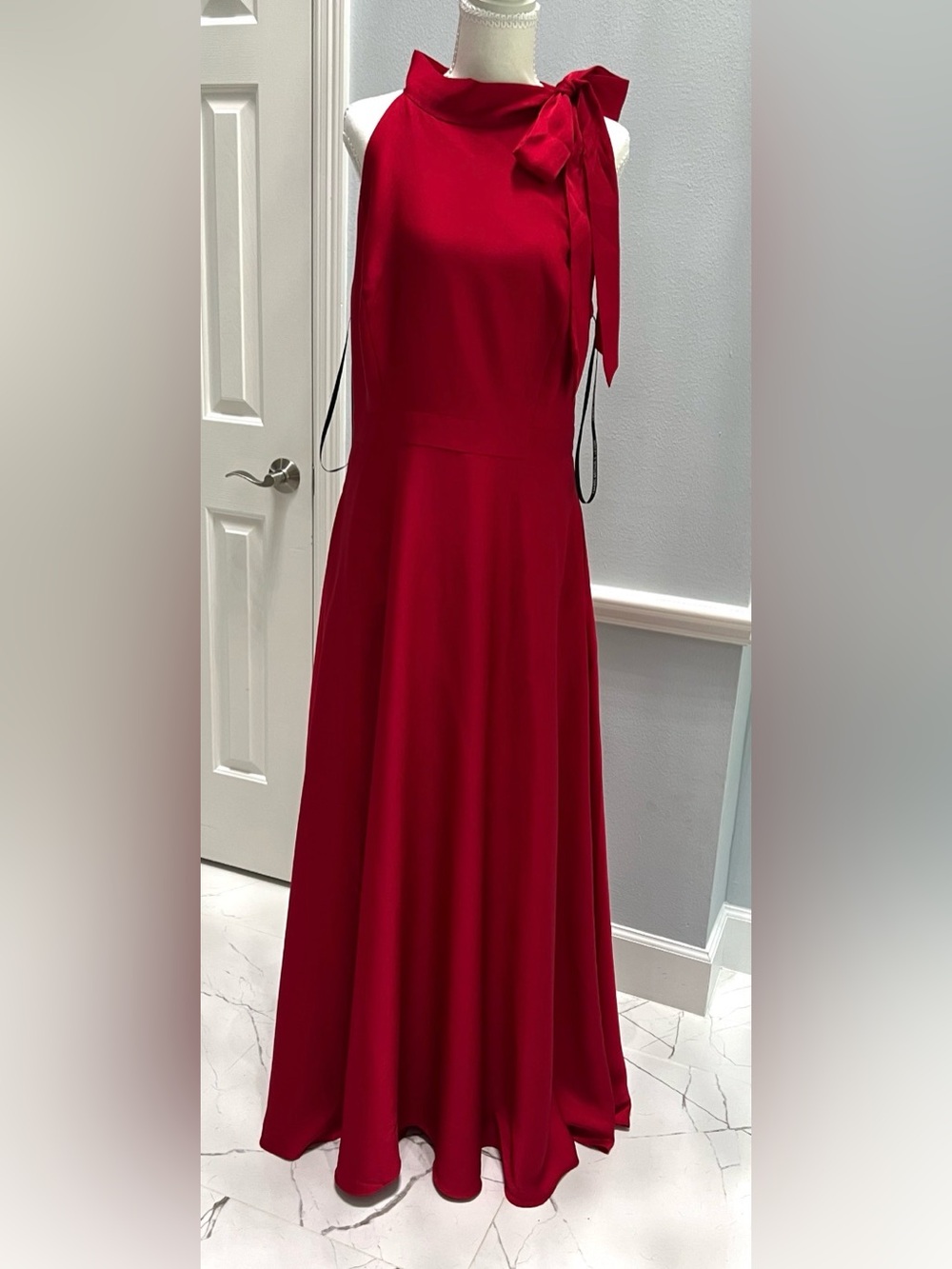 Tahari Arthur S. Levine Red Satin Bow Shoulder Maxi Gown Size 12 โ New
